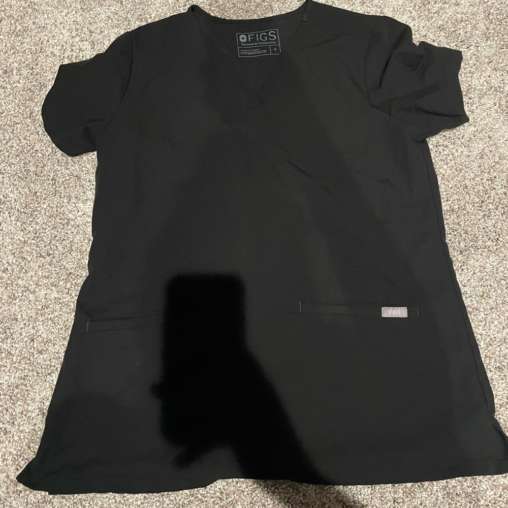 Small black Casma Figs scrub top